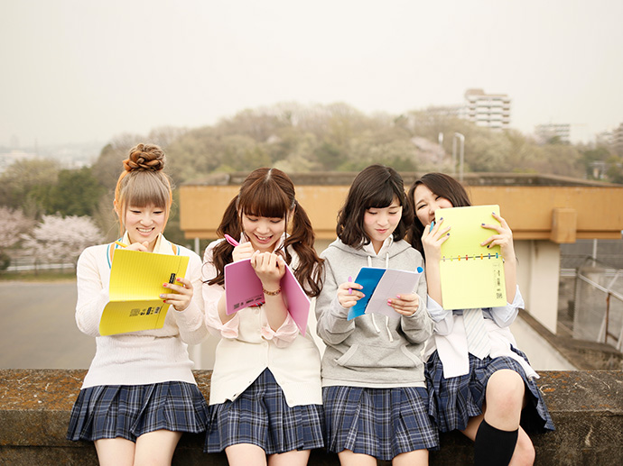 Girls band ”ЯeaL” @ LE PHARE